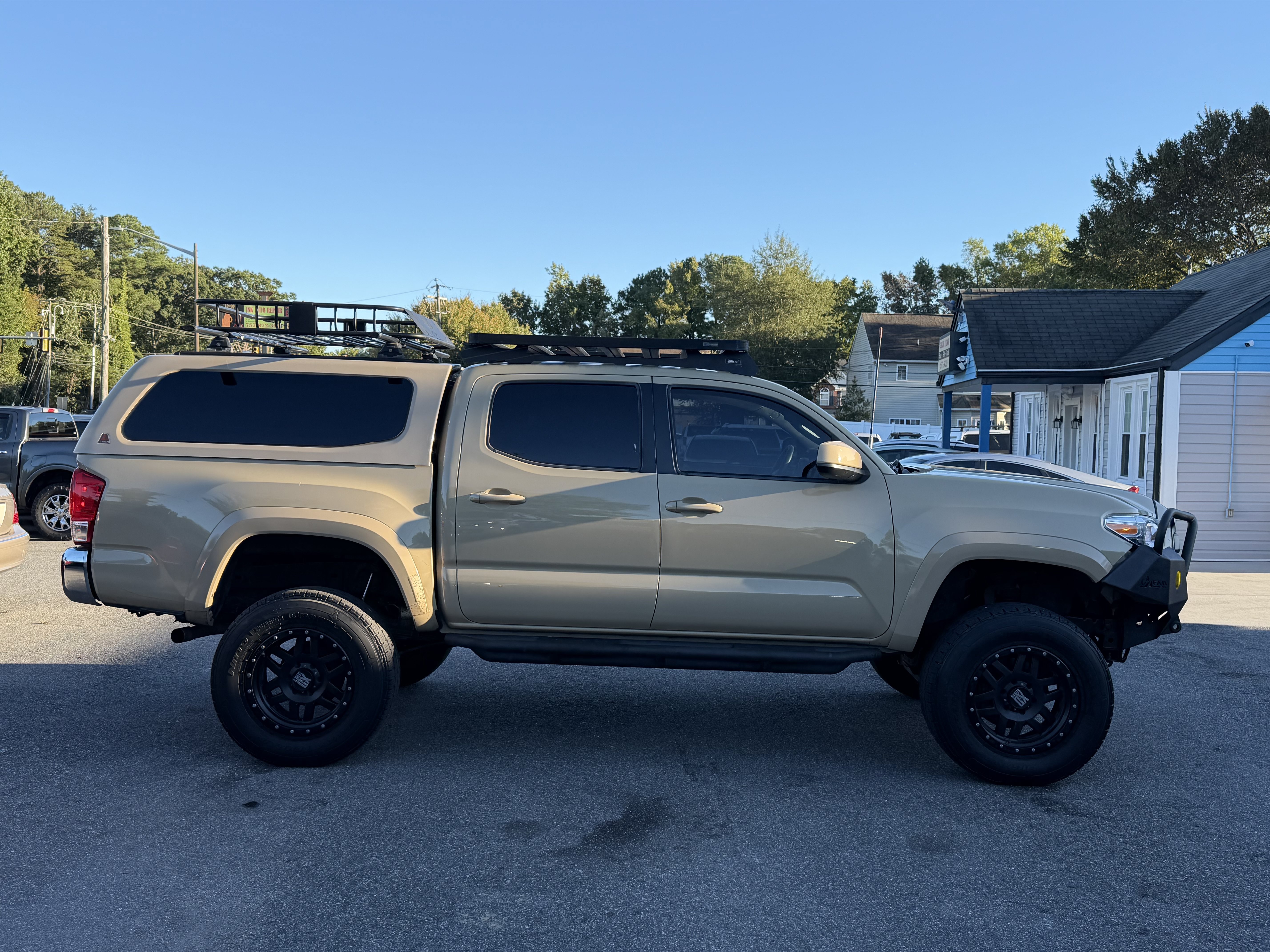 Used 2017 Toyota Tacoma SR5 w/ Tow Package AWD/4WD image 5