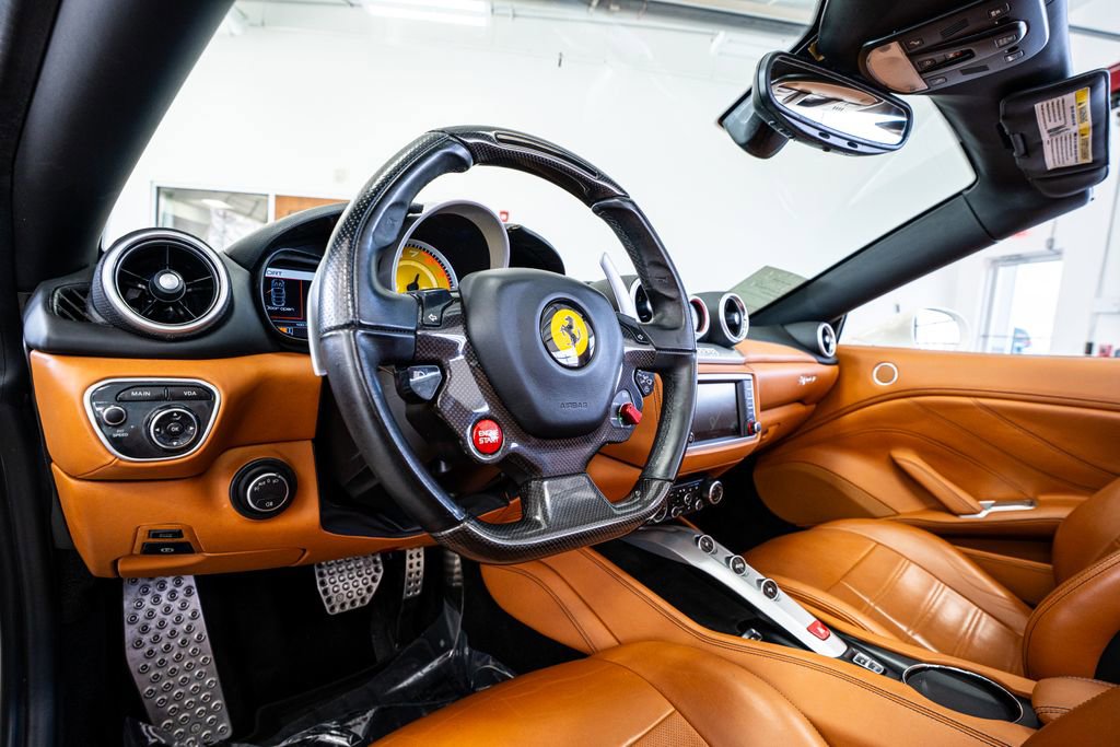 Used 2016 Ferrari California T image 39