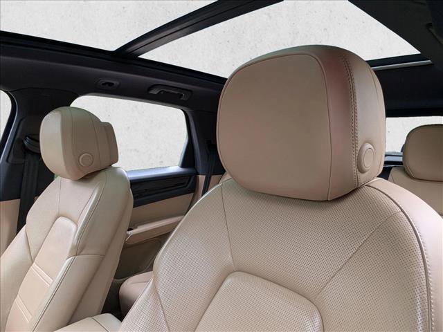 Used 2021 Porsche Cayenne AWD/4WD image 18