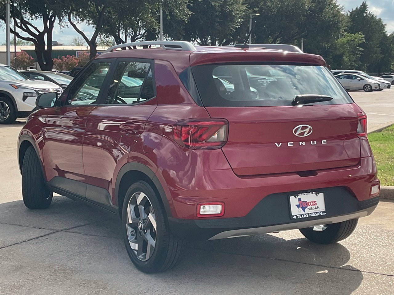 Used 2025 Hyundai Venue SEL FWD image 6