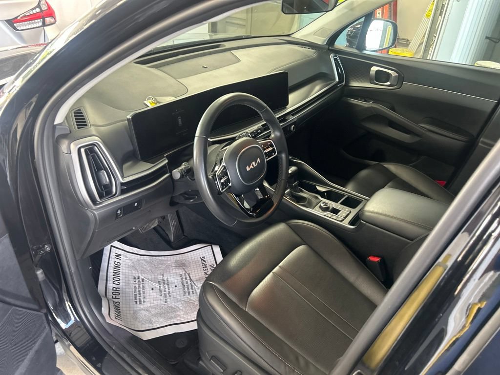 Used 2024 Kia Sorento S AWD/4WD image 3