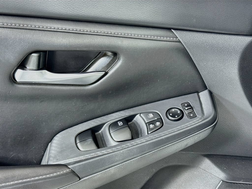 Used 2024 Nissan Sentra SV FWD image 14