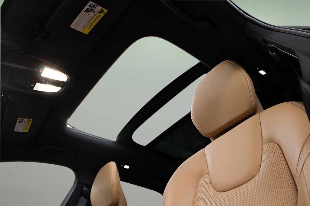 Used 2025 Volvo XC60 B5 Ultra image 39