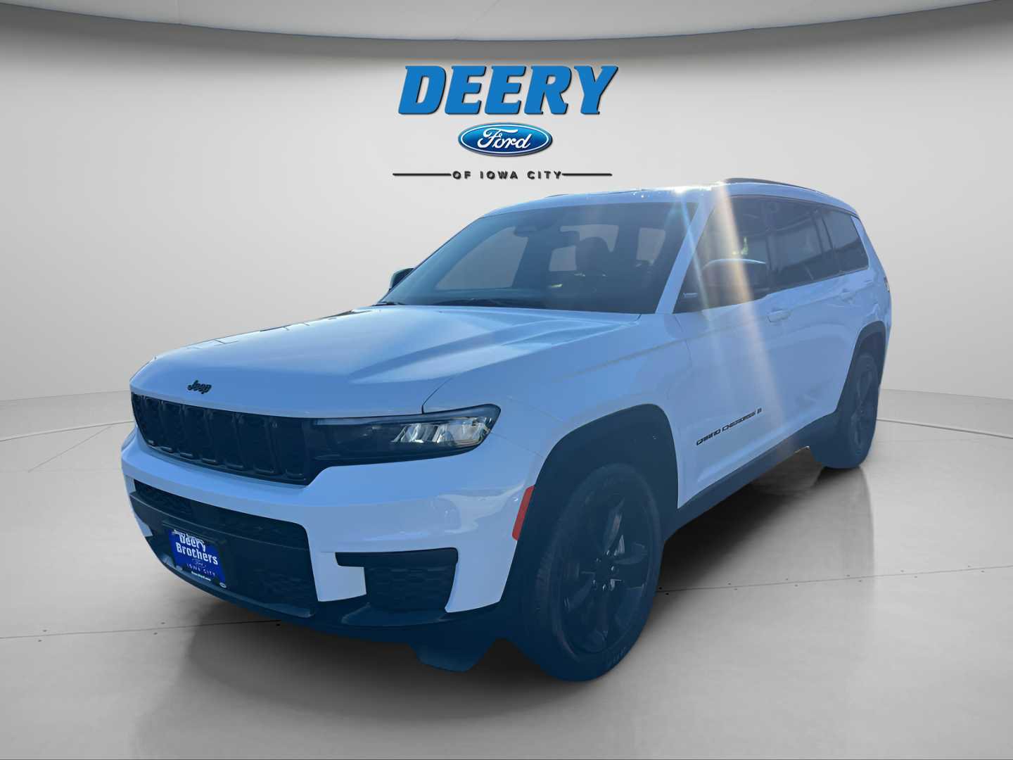 Used 2023 Jeep Grand Cherokee L Laredo image 4