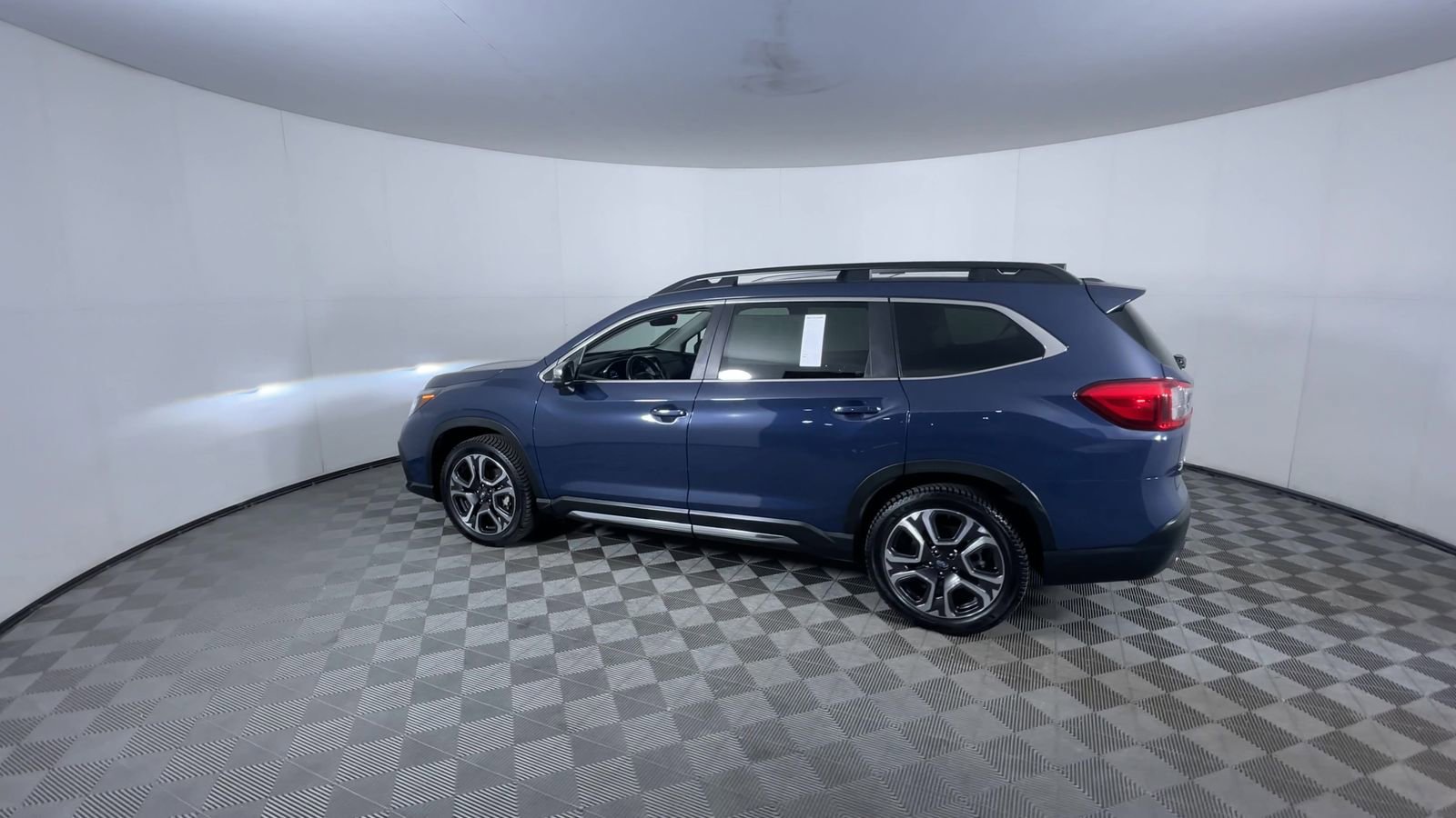 Used 2023 Subaru Ascent Limited w/ Technology Package AWD/4WD image 6