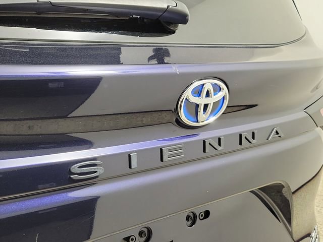 Used 2024 Toyota Sienna XLE FWD image 9