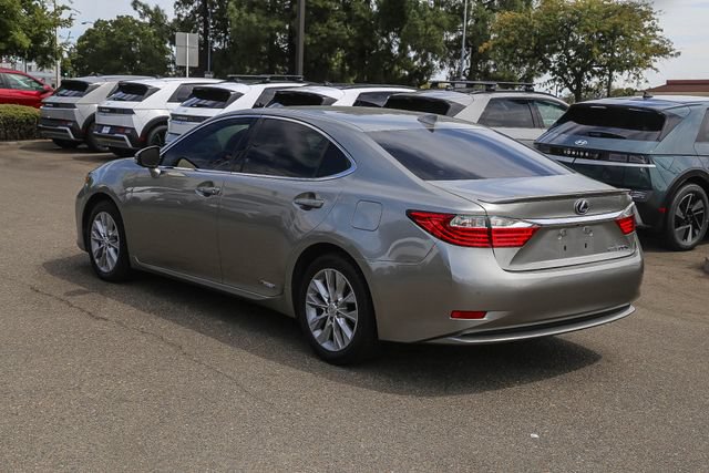 Used 2015 Lexus ES 300h w/ Navigation System Package FWD image 2