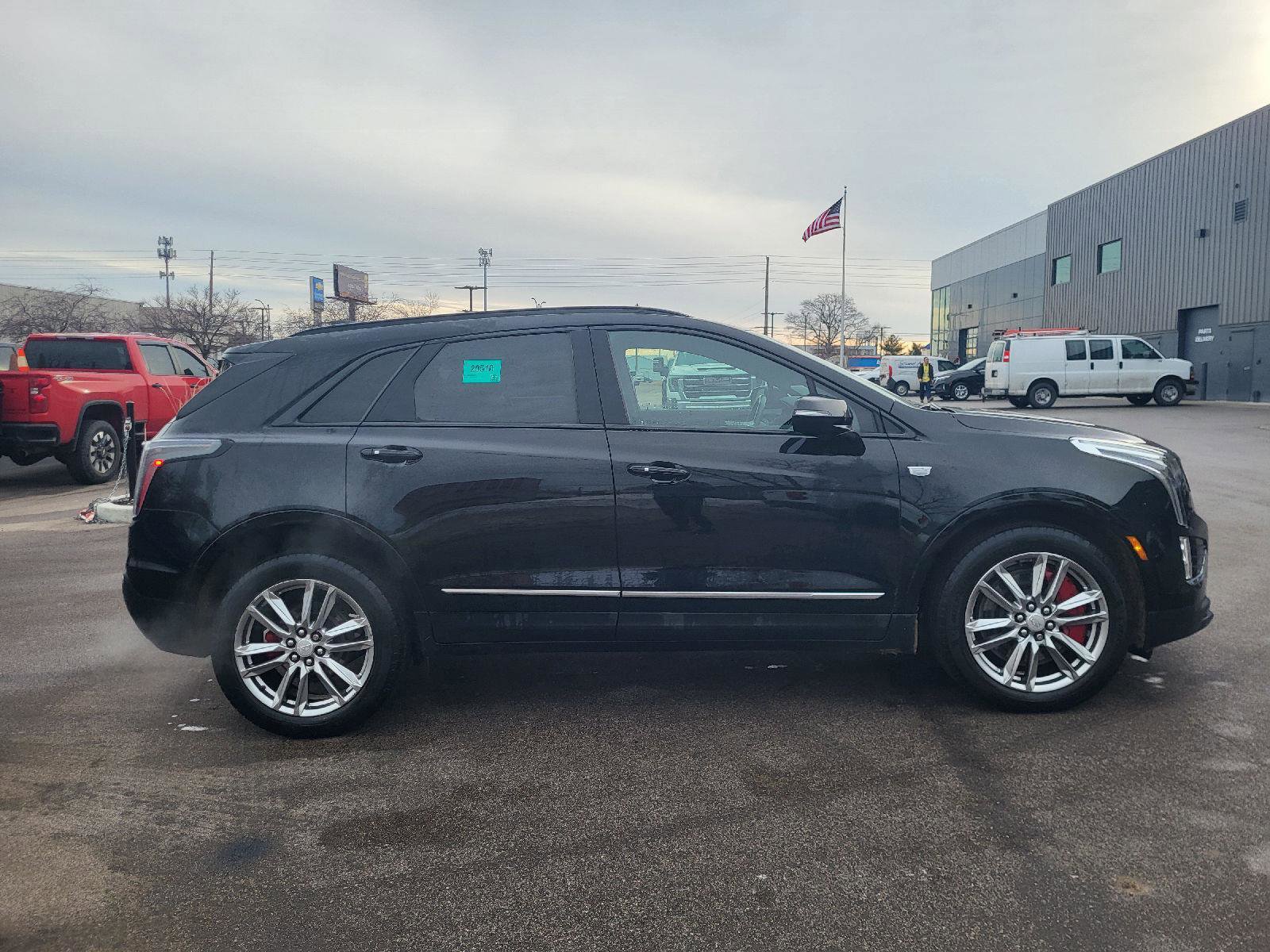 Used 2024 Cadillac XT5 Sportv image 2