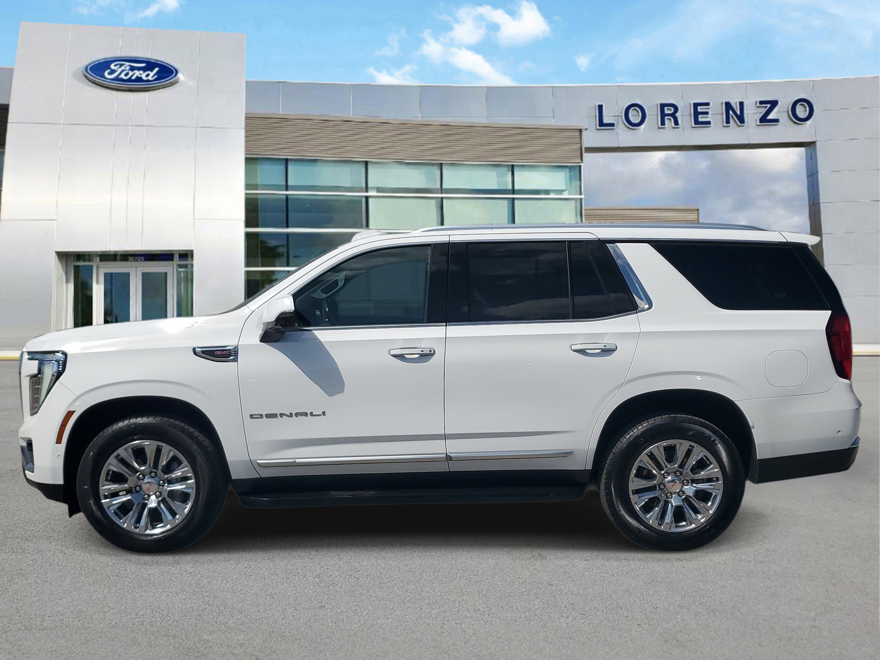 Used 2025 GMC Yukon Denali RWD image 8