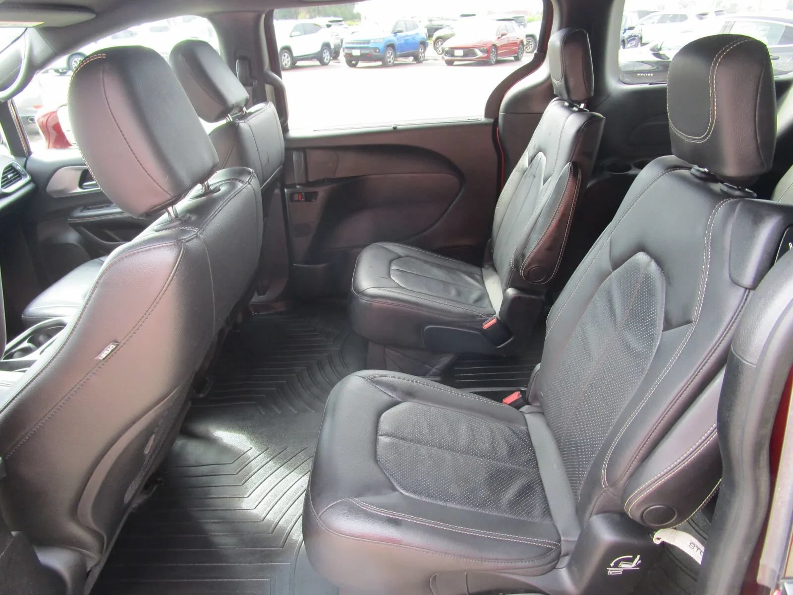 Used 2018 Chrysler Pacifica Touring-L FWD image 14