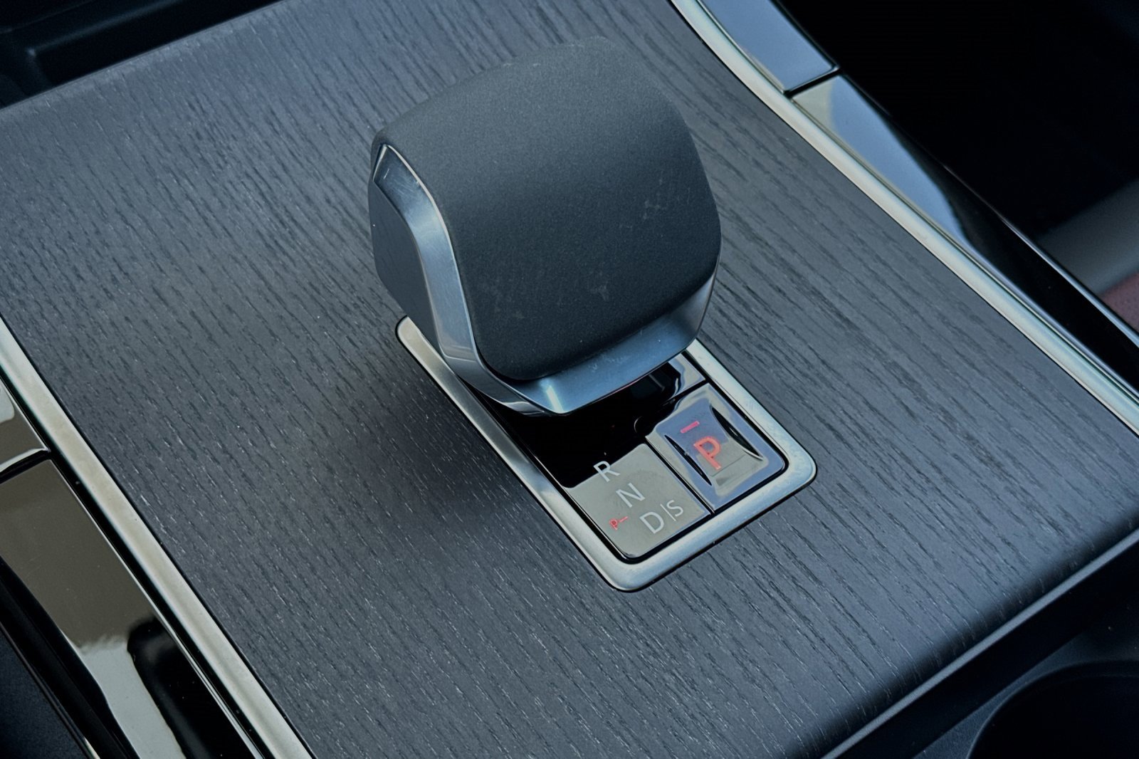 New 2024 Land Rover Range Rover Velar Dynamic HSE image 21