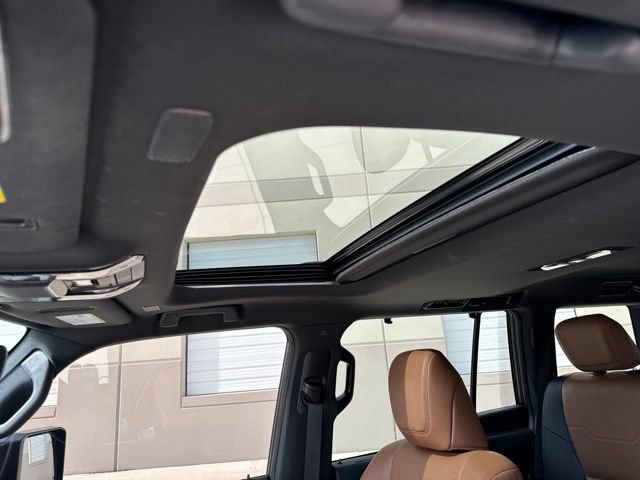 Used 2024 Lexus GX 550 w/ Accessory Package (Z1) AWD/4WD image 11