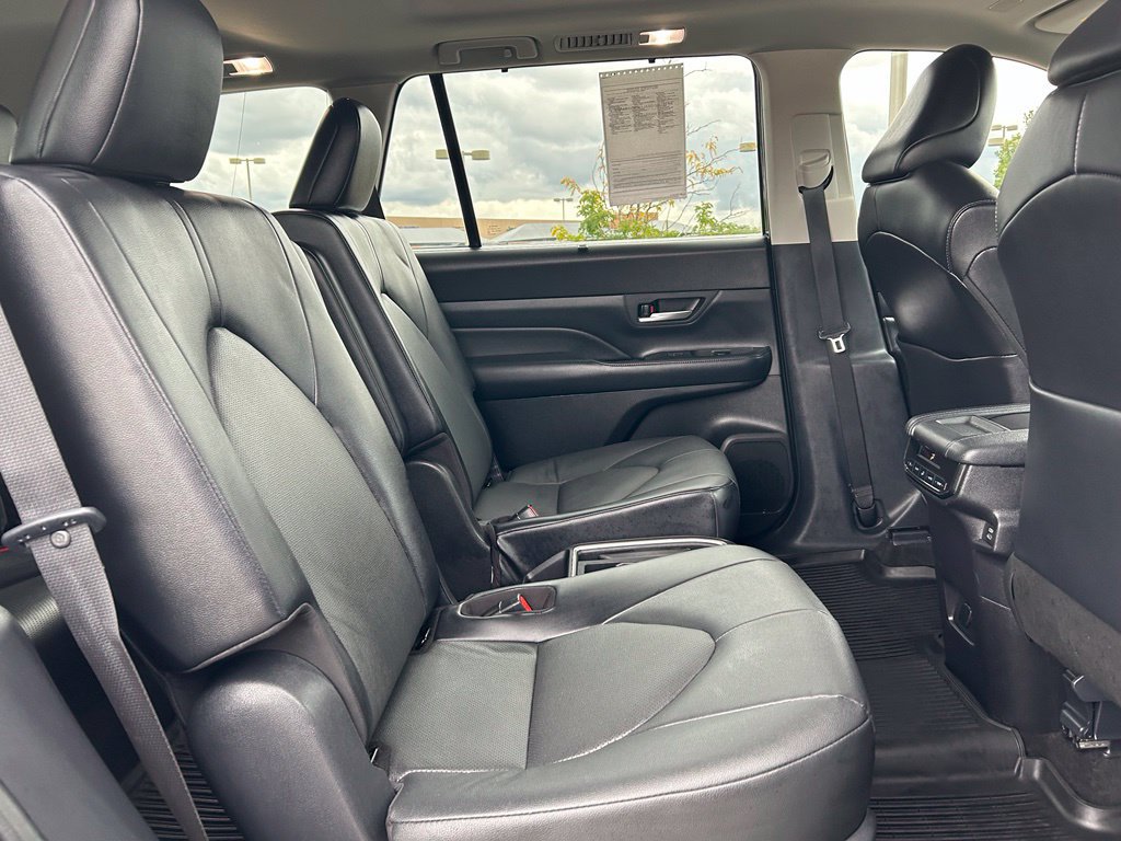 Used 2025 Toyota Grand Highlander AWD image 29
