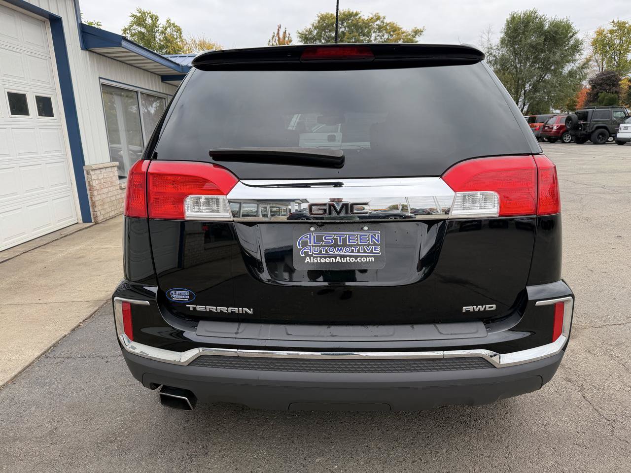 Used 2017 GMC Terrain SLE w/ Convenience Package AWD/4WD image 4