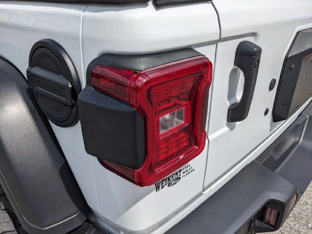 Used 2024 Jeep Wrangler Rubicon AWD/4WD image 13
