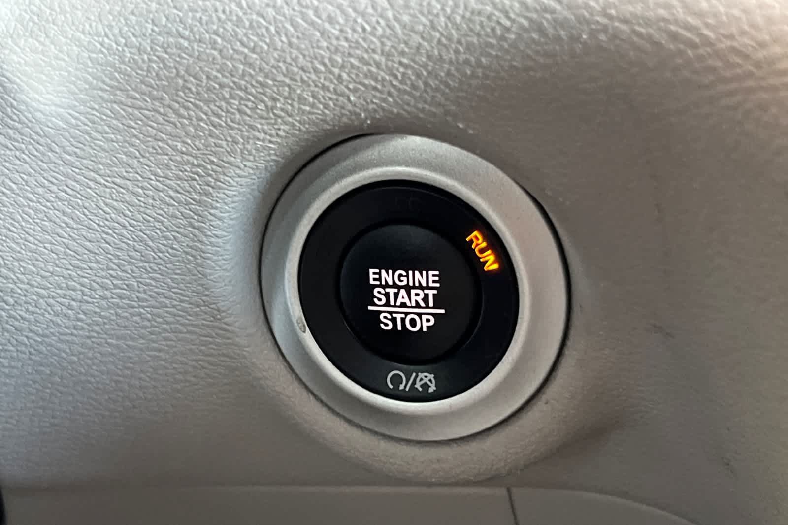 Used 2024 Chrysler Pacifica Touring-L FWD image 25