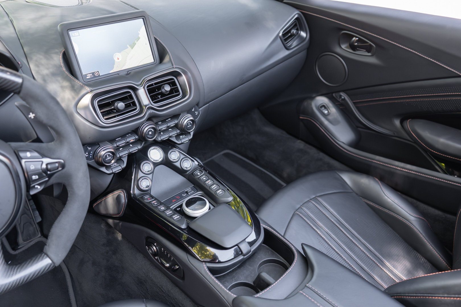 Used 2023 Aston Martin V8 Vantage Roadster RWD image 11
