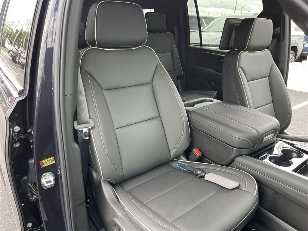 New 2025 Chevrolet Suburban Premier image 26