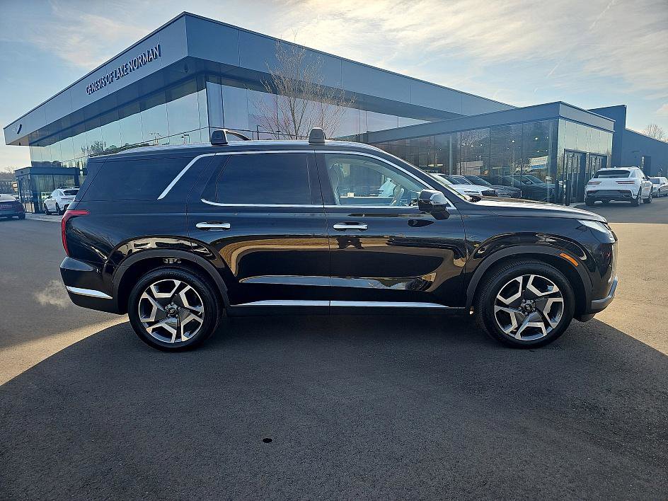 Used 2025 Hyundai Palisade Limited image 3
