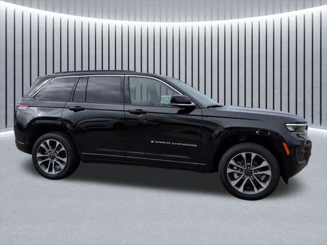Certified 2024 Jeep Grand Cherokee Overland w/ Luxury Tech Group IV AWD/4WD image 3