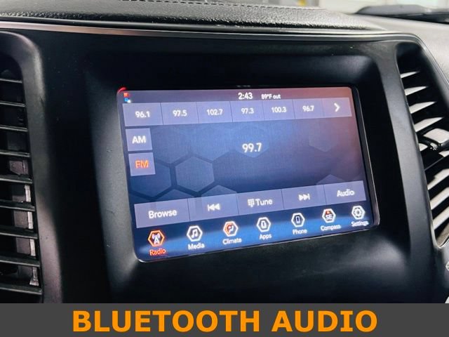 Used 2019 Jeep Cherokee Latitude AWD/4WD image 6