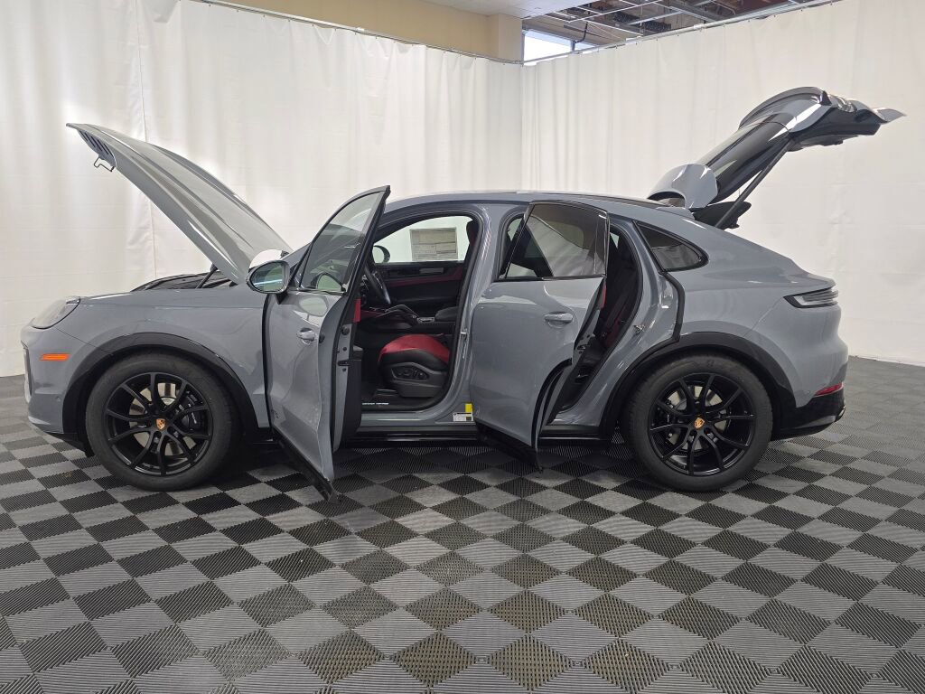 New 2026 Porsche Cayenne GTS image 13