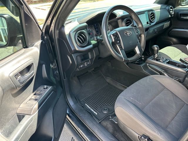 Used 2018 Toyota Tacoma TRD Sport w/ Technology Package AWD/4WD image 10