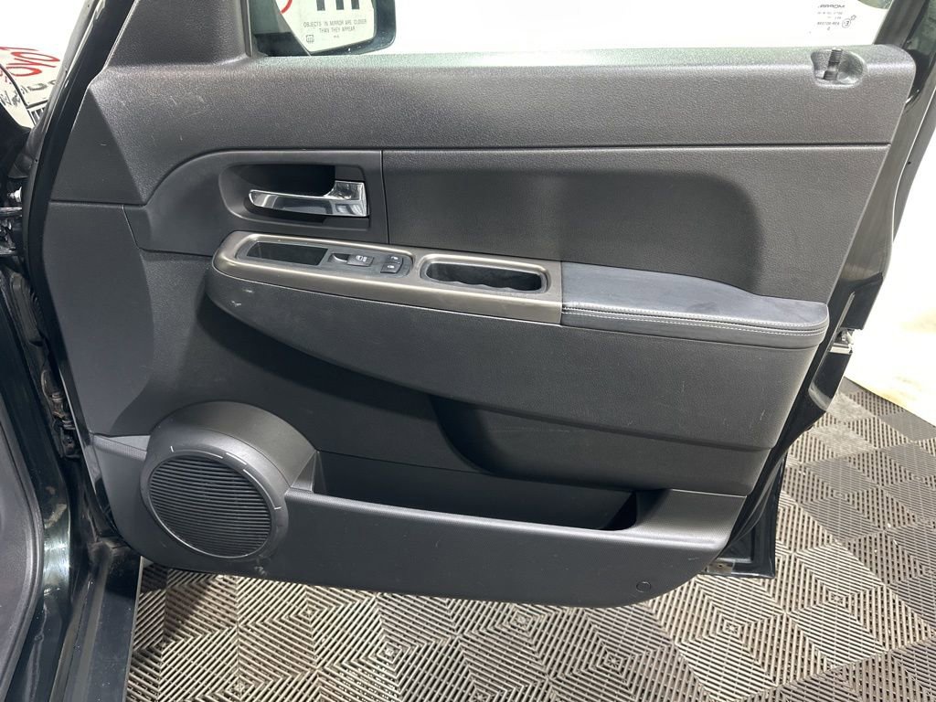 Used 2012 Jeep Liberty Limited Jet image 11