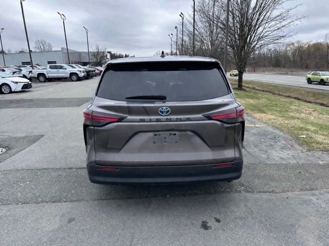 Used 2021 Toyota Sienna XLE FWD image 4