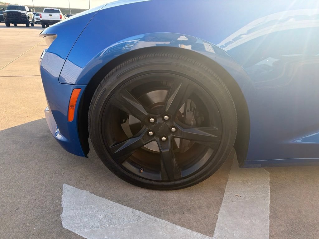 Used 2018 Chevrolet Camaro SS RWD image 9