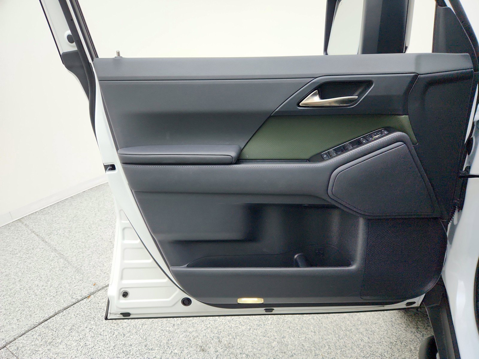 Used 2025 Lexus GX 550 w/ Accessory Package (32) image 23