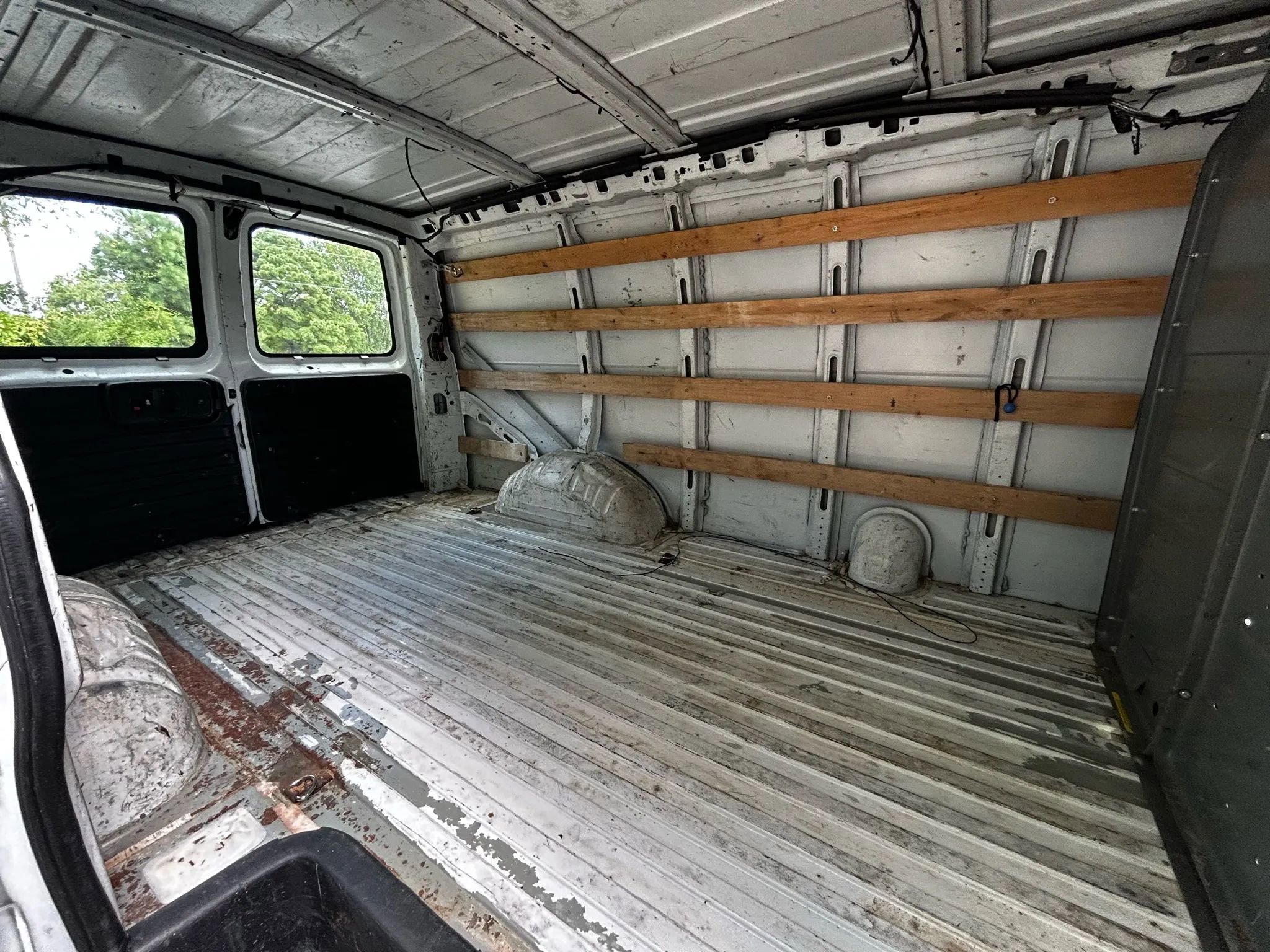 Used 2017 GMC Savana 2500 Van 3D image 12