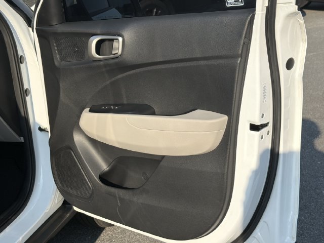 Used 2021 Hyundai Venue SEL FWD image 16