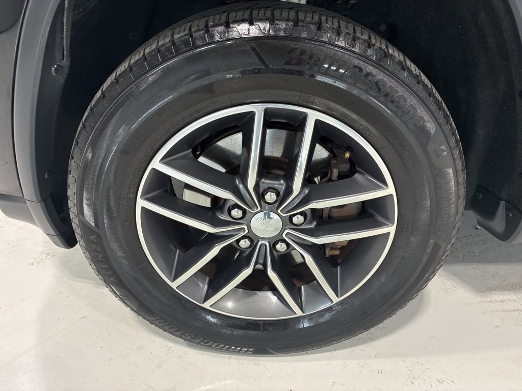 Used 2017 Jeep Grand Cherokee Limited image 12