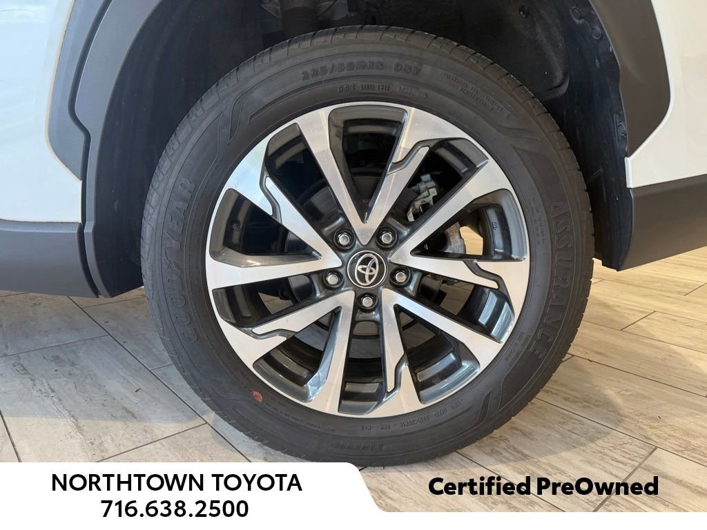 Used 2023 Toyota Corolla Cross XLE AWD/4WD image 7