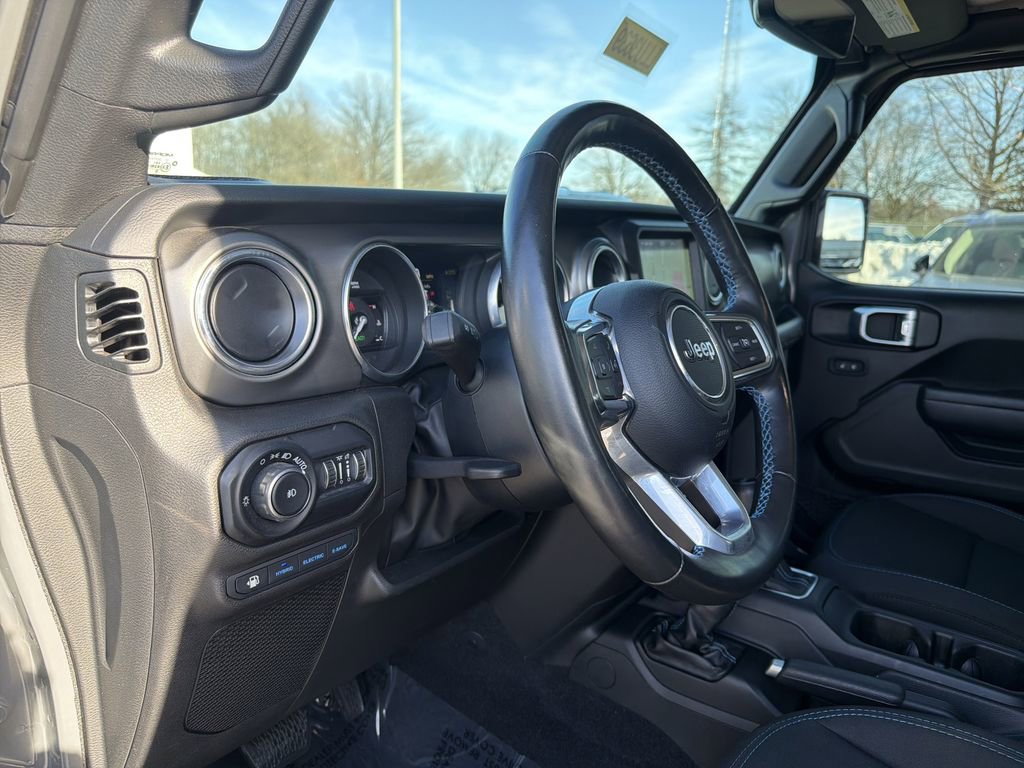 Used 2022 Jeep Wrangler Unlimited Rubicon 4xe w/ Cold Weather Group AWD/4WD image 21