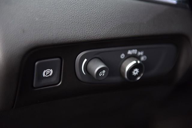 Used 2019 Buick Enclave Essence FWD image 11