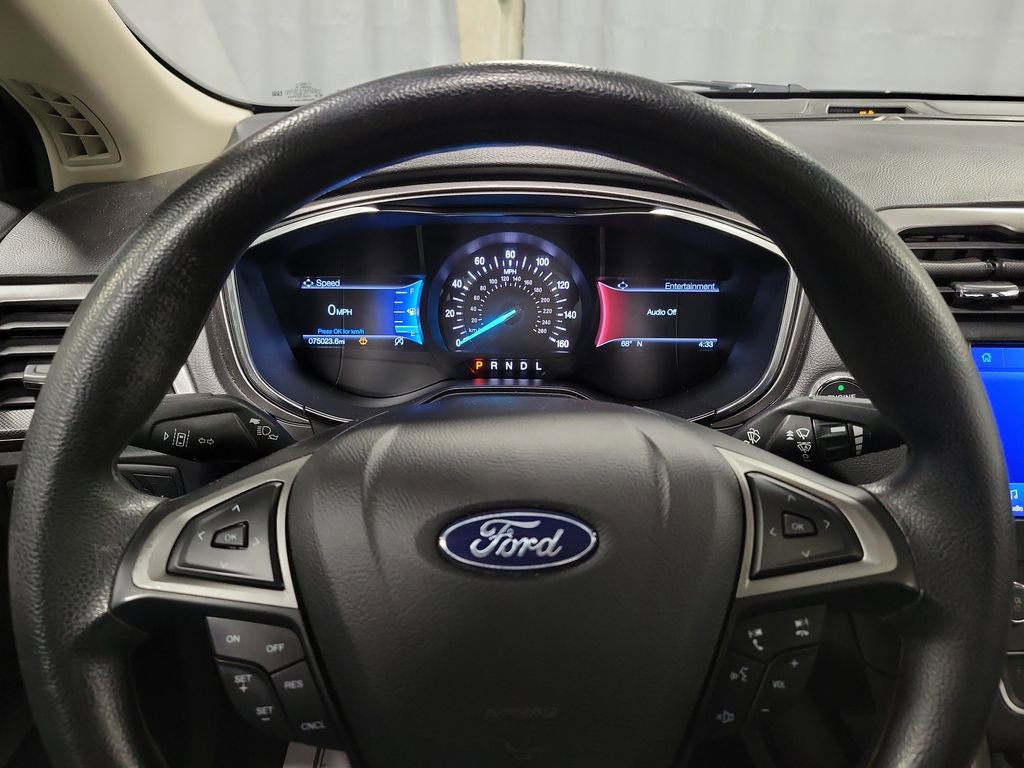 Used 2020 Ford Fusion SE image 16