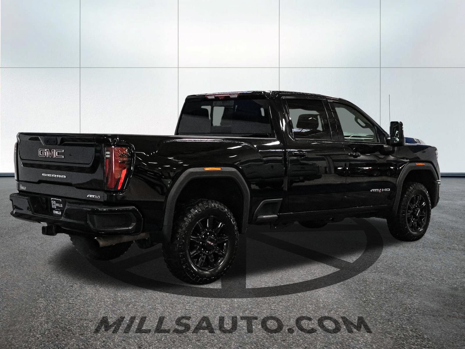 Used 2024 GMC Sierra 3500 AT4 w/ Technology Package AWD/4WD image 8