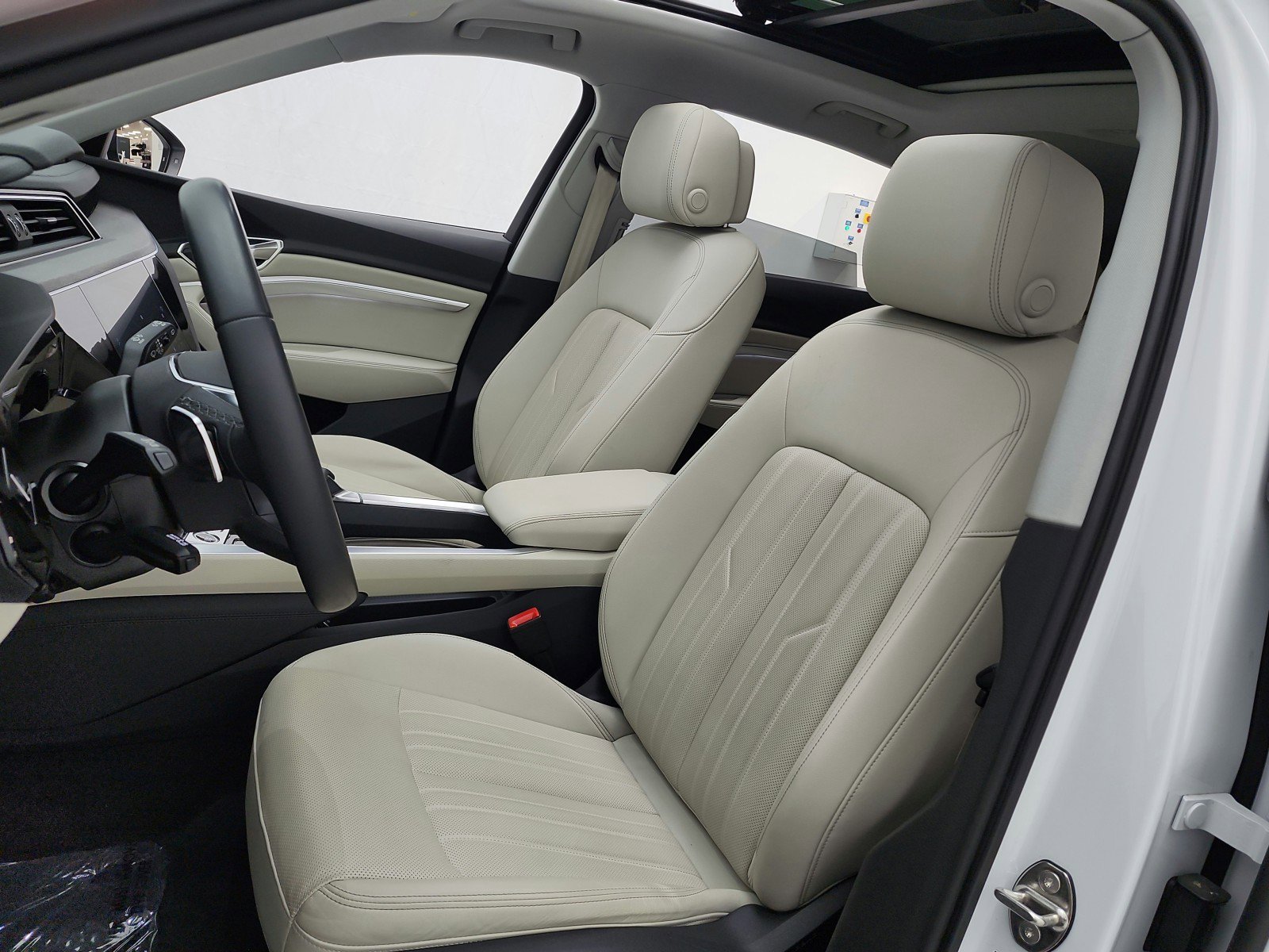 Used 2024 Audi Q8 e-tron Premium Plus w/ Premium Plus Package image 10