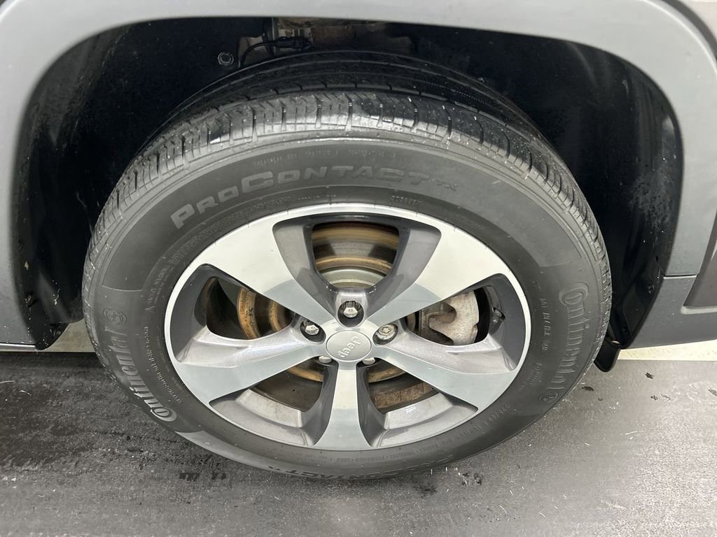 Used 2019 Jeep Cherokee Limited AWD/4WD image 8