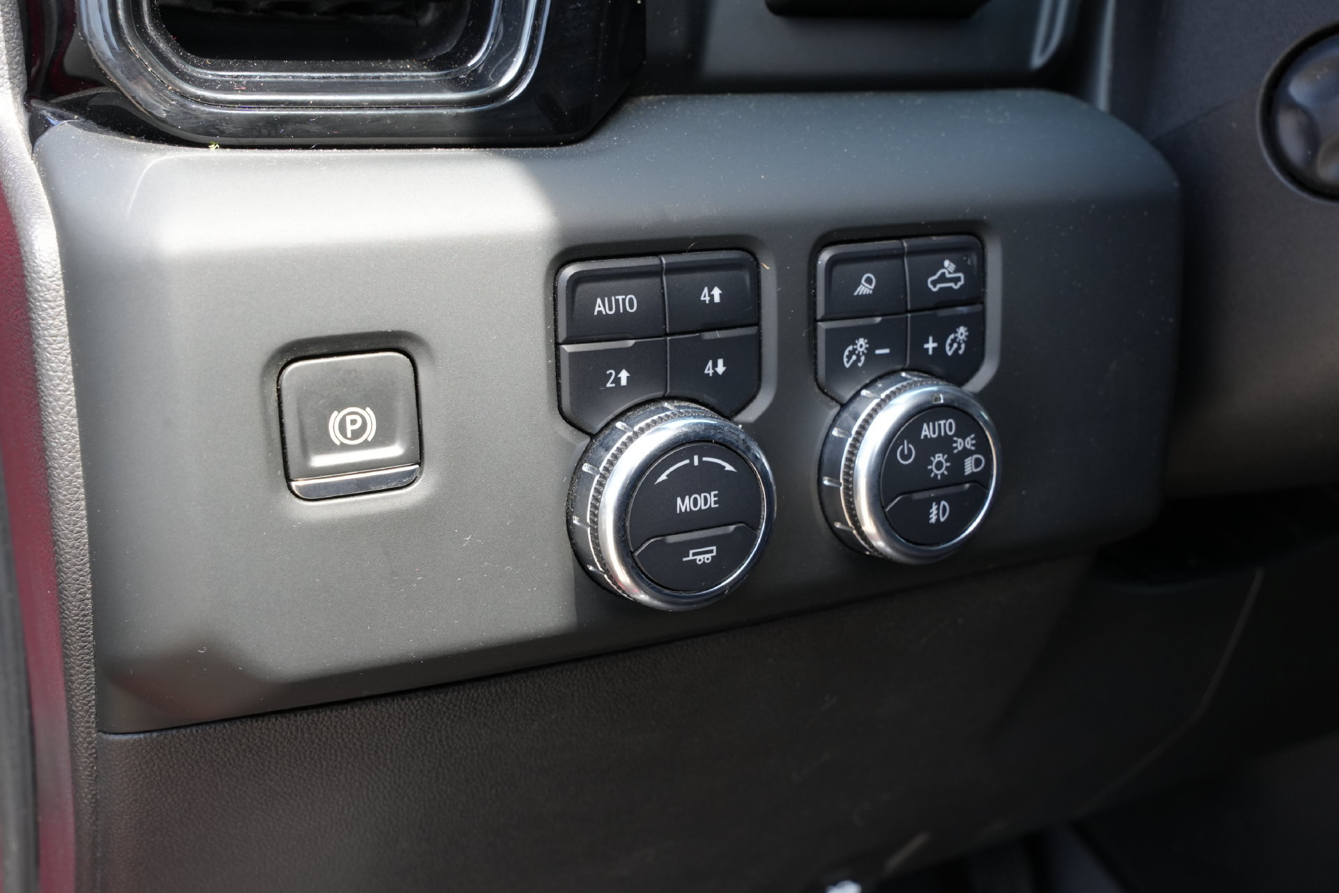 Used 2024 GMC Sierra 1500 AT4 w/ Technology Package AWD/4WD image 14