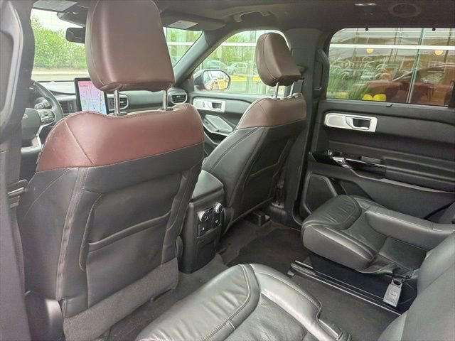 Used 2022 Ford Explorer Platinum w/ Technology Package AWD/4WD image 13