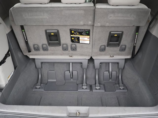 Used 2020 Toyota Sienna XLE w/ XLE Navigation Package FWD image 6