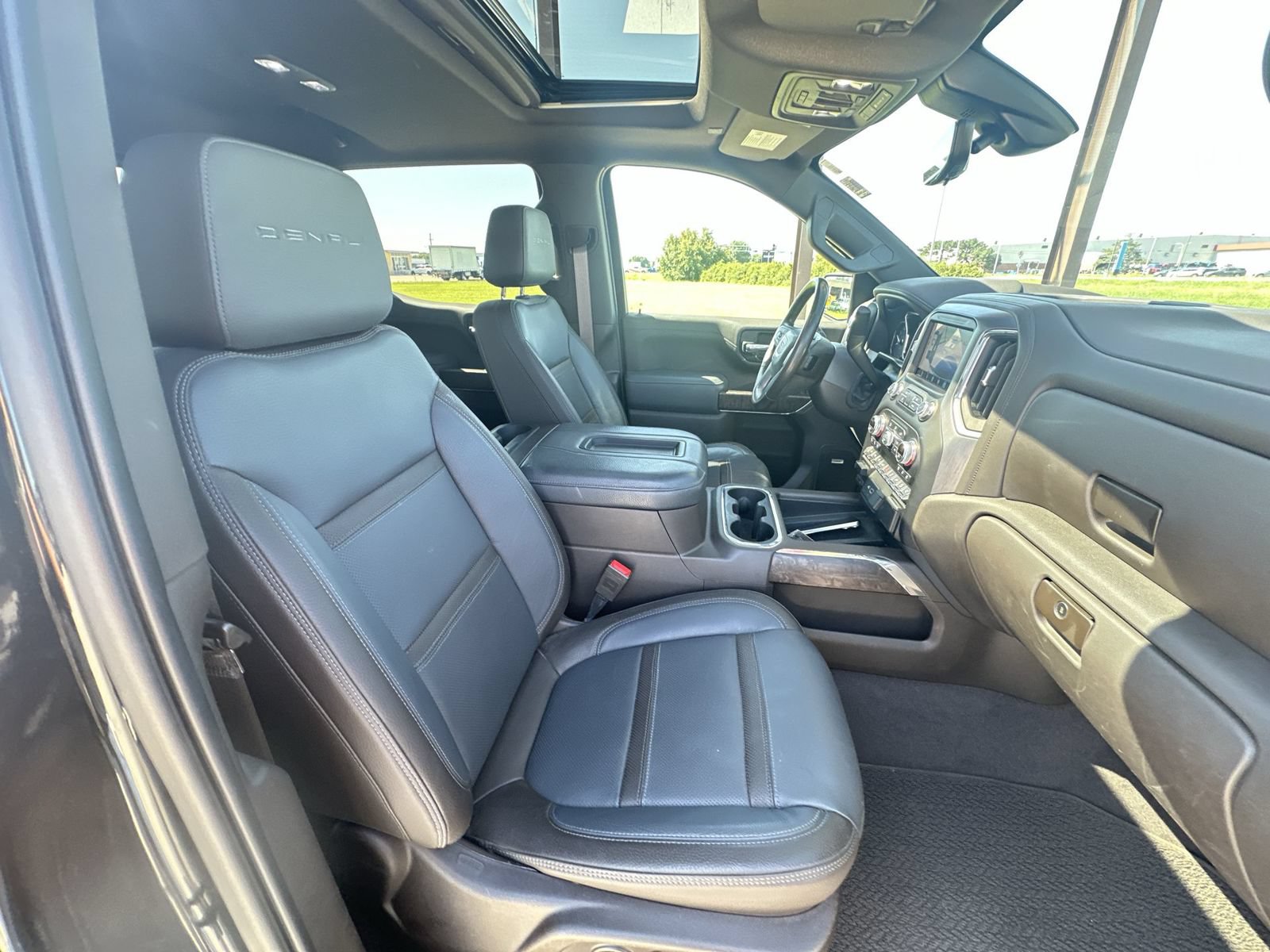 Used 2020 GMC Sierra 1500 Denali w/ Denali Ultimate Package AWD/4WD image 28