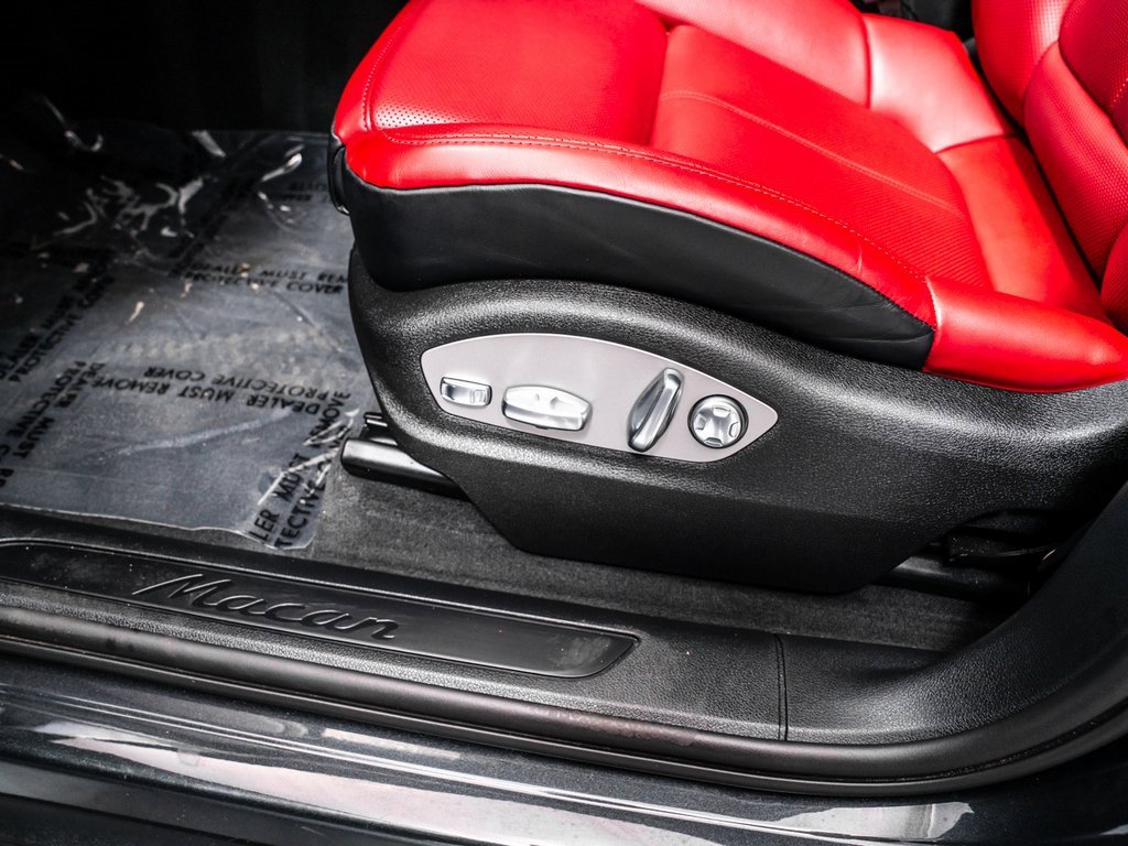 Used 2025 Porsche Macan image 25