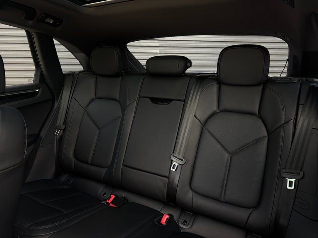 Certified 2026 Porsche Macan Turbo AWD/4WD image 24