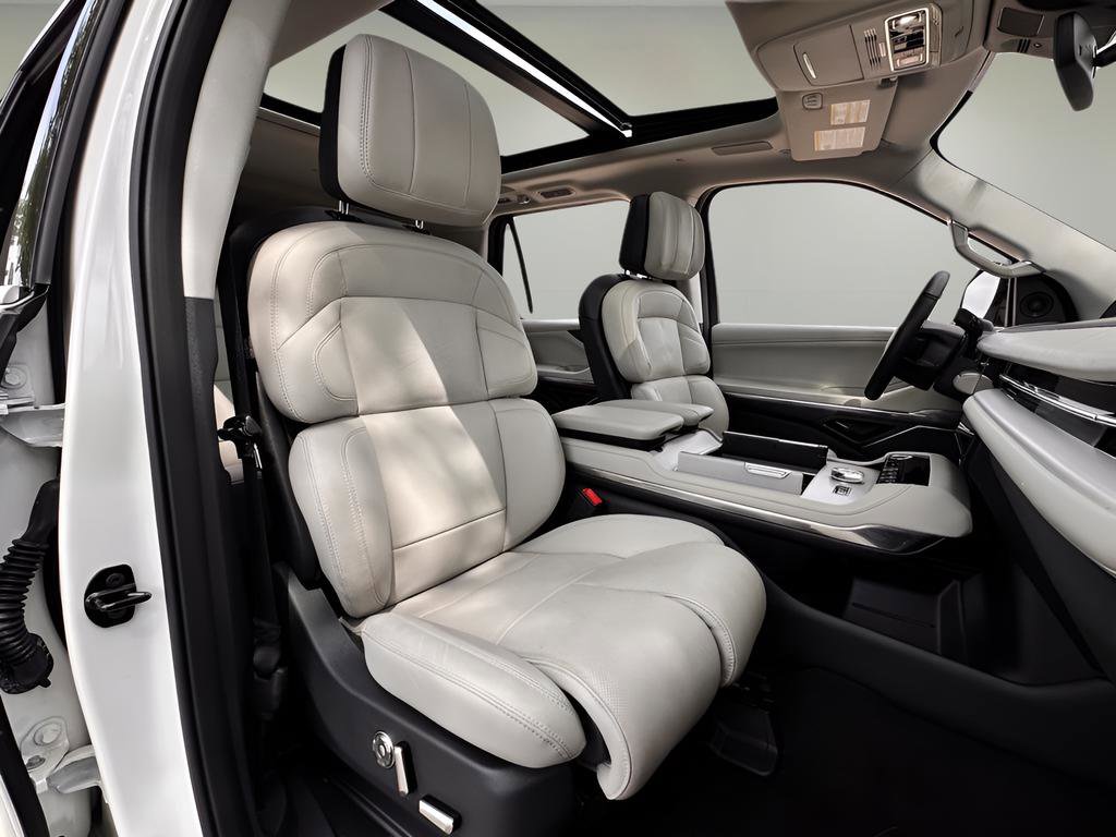 Used 2025 Lincoln Navigator L Reserve image 25