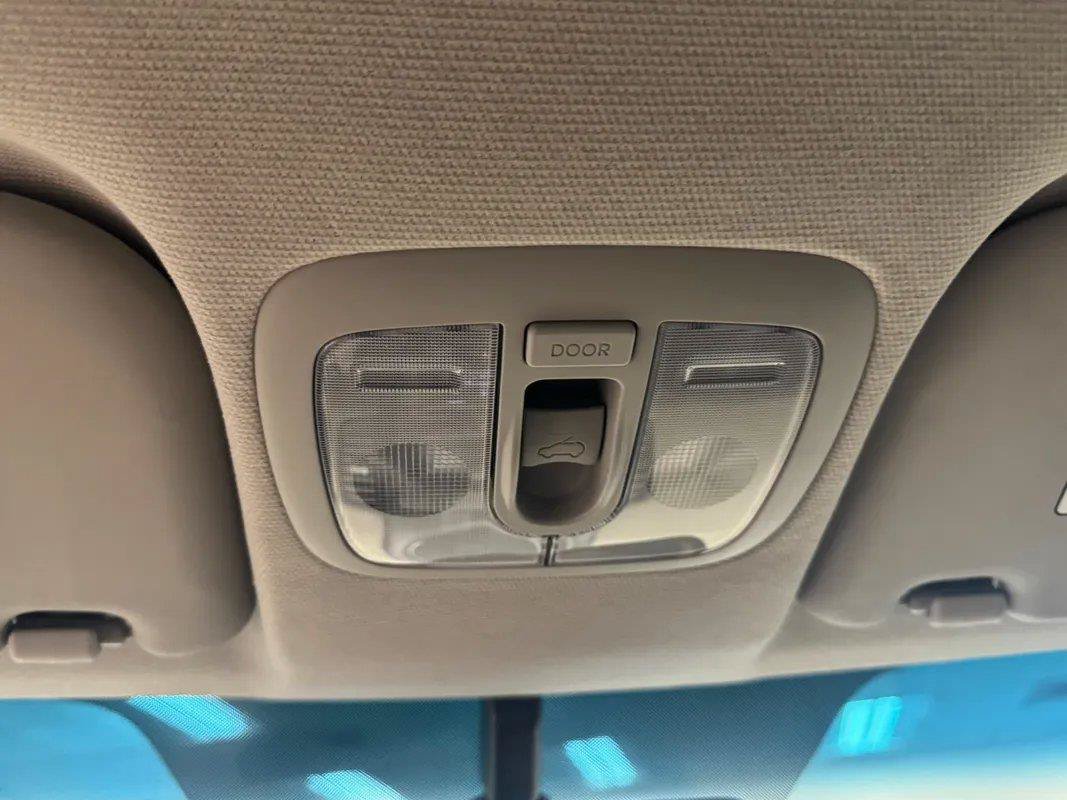 Used 2012 Kia Soul ! FWD image 12