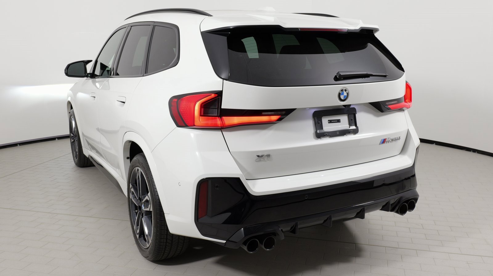 Used 2024 BMW X1 M35i w/ Premium Package image 17